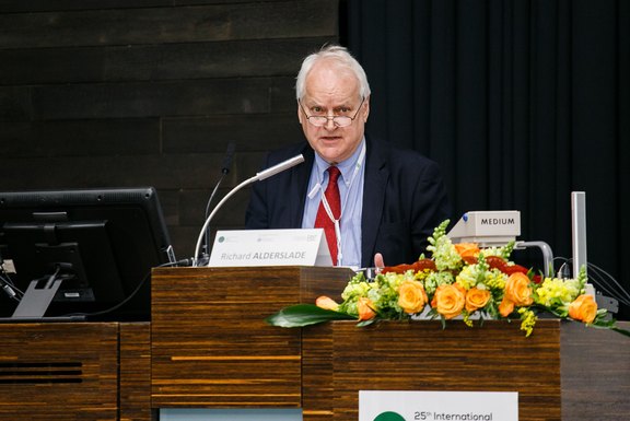 To round up this plenary, Richard Alderslade, senior advisor to WHO/Euro moves the attention to contributions of health services to public health. 