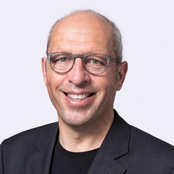 UZH_Bauer_Georg_Bruederli_202238937.jpg 
