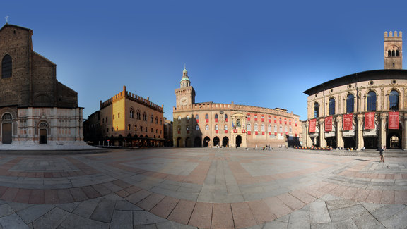 piazza-maggiore-panoramica.jpg 